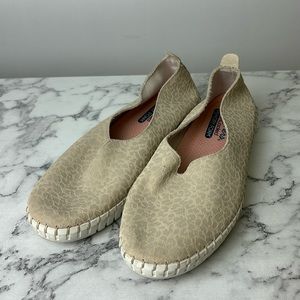 SKECHERS Sepulveda Blvd - A La Mode Shoe Wild Wish Air Cooled Mem Foam Womens 10